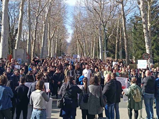 Окупљање студената у Бањалуци Окупљање студената у Бањалуци - Фото: РТРС