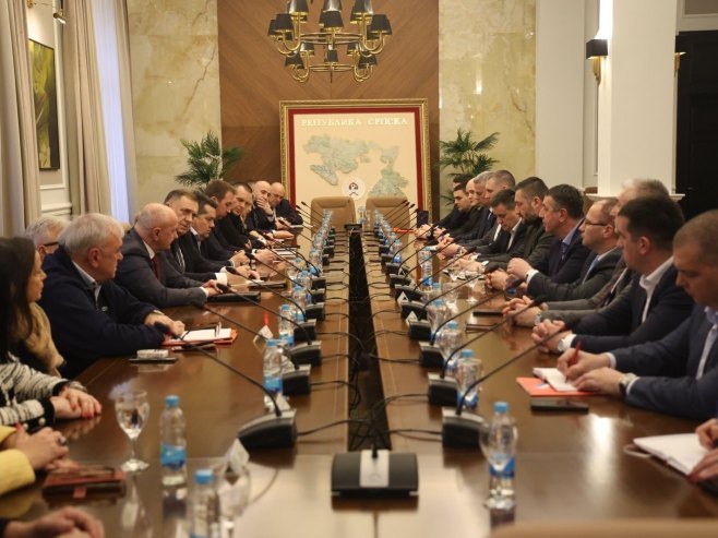 Предсједник Српске са одборницима Предсједник Српске са одборницима - Фото: predsjednikrs.rs/Dona Katušić