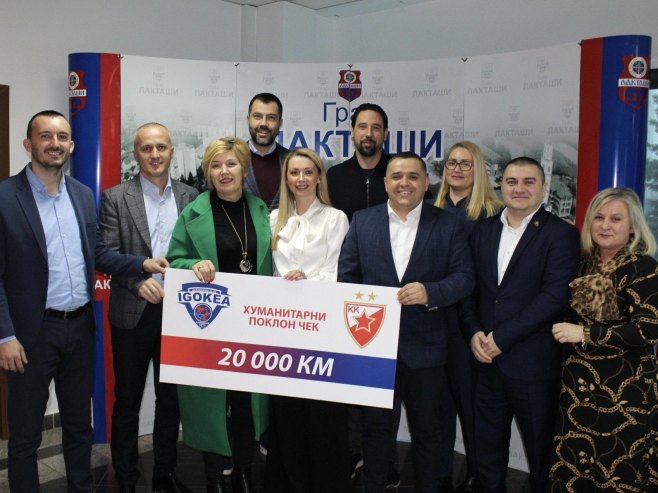 Уручење ваучера Уручење ваучера - Фото: СРНА