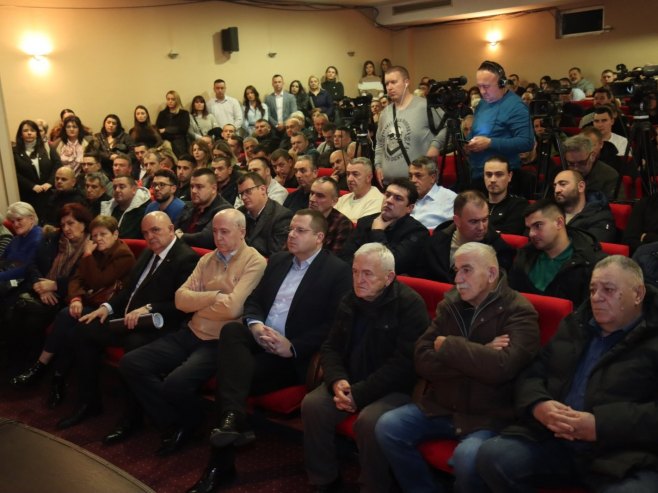 Трибина у Источном Сарајеву Трибина у Источном Сарајеву - Фото: predsjednikrs.rs/Borislav Zdrinja