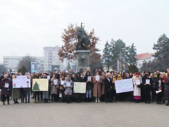 Штрајк радника вртића "Чика Јова Змај" Штрајк радника вртића "Чика Јова Змај" - Фото: РТРС
