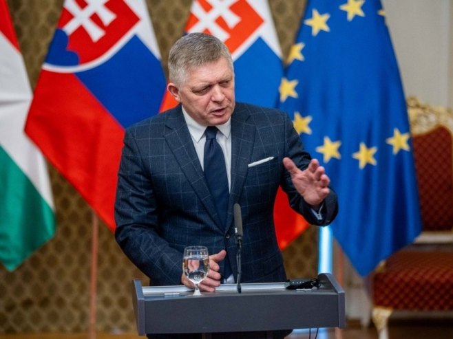 Роберт Фицо (фото: EPA-EFE/JAKUB GAVLAK) Роберт Фицо (фото: EPA-EFE/JAKUB GAVLAK) -