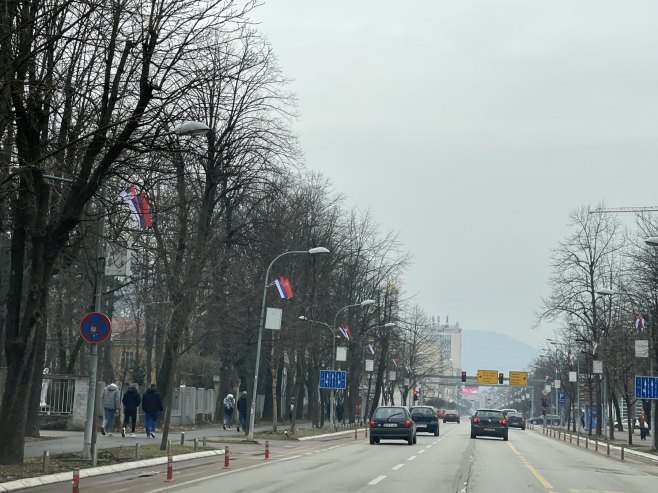 Улице Бањалуке украшене заставама Српске и Србије Улице Бањалуке украшене заставама Српске и Србије - Фото: РТРС