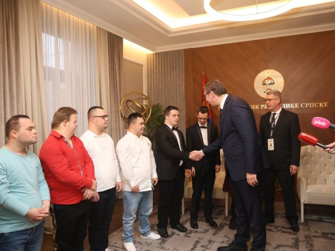 Александар Вучић са дјецом из Даун синдром центра Александар Вучић са дјецом из Даун синдром центра - Фото: predsjednikrs.rs/Borislav Zdrinja