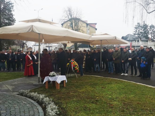Парк Слободе Градишка - полагање вијенаца Парк Слободе Градишка - полагање вијенаца - Фото: РТРС