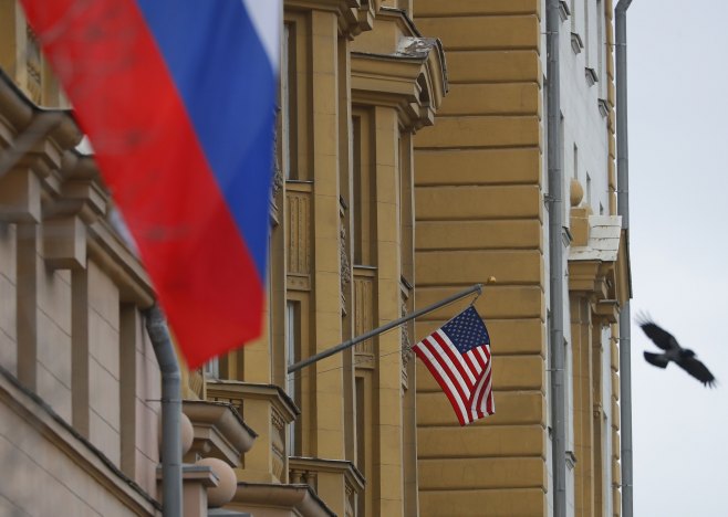 Америчка и Руска застава (Фото: EPA-EFE/SERGEI ILNITSKY) Америчка и Руска застава (Фото: EPA-EFE/SERGEI ILNITSKY) -