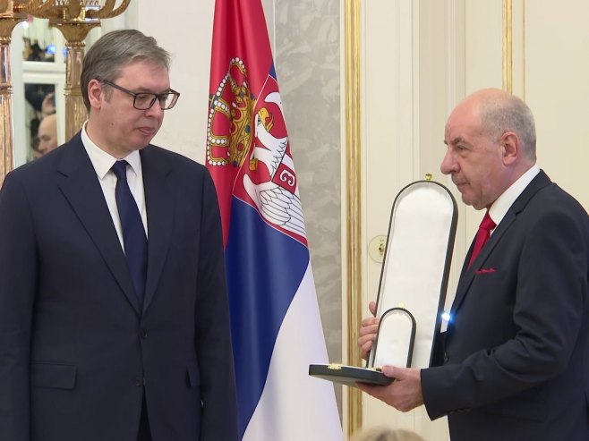 Вучићу уручен Велики крст Ордена за заслуге са огрлицом и златном звјездом (Фото: TANJUG/ TANJUG VIDEO) Вучићу уручен Велики крст Ордена за заслуге са огрлицом и златном звјездом (Фото: TANJUG/ TANJUG VIDEO) -