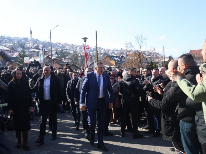 Милорад Додик испред Суда БиХ Милорад Додик испред Суда БиХ - Фото: ZIPAPHOTO/Borislav Zdrinja