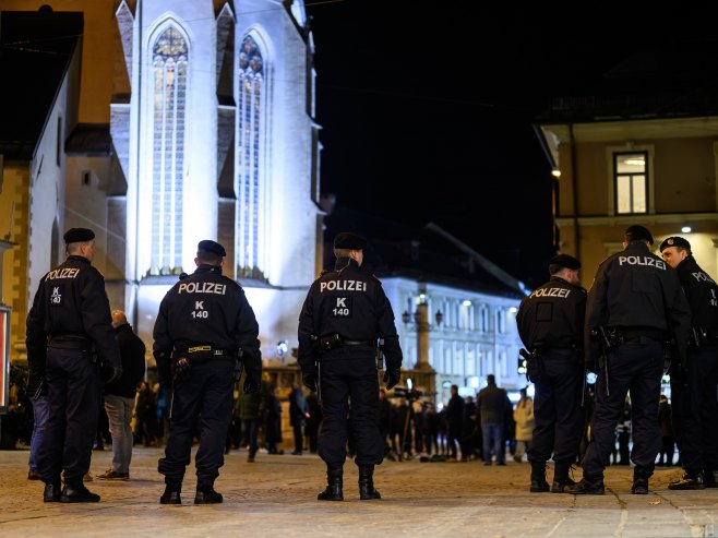Полиција у Аустрији (Фото: EPA-EFE/MAX SLOVENCIK) Полиција у Аустрији (Фото: EPA-EFE/MAX SLOVENCIK) -