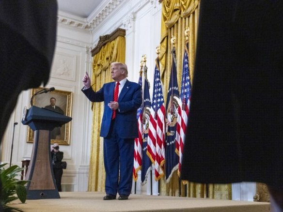 Доналд Трамп (ФОТО: EPA-EFE/SHAWN THEW / POOL) - 