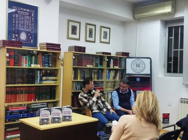 Приједор: Промовисана књига "Осветници и клеветници" Славише Павловића - Фото: РТРС