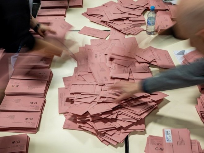 Њемачка, избори (фото: EPA-EFE/MARTIN DIVISEK) - 