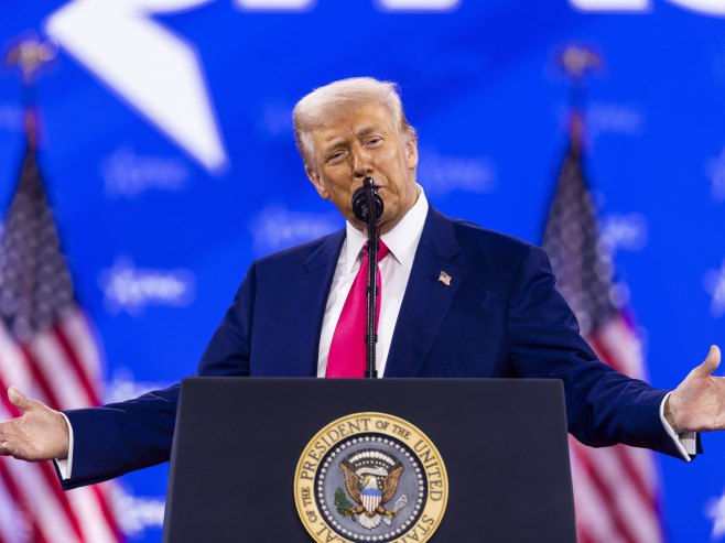 Доналд Трамп (Фото: EPA-EFE/JIM LO SCALZO) - 