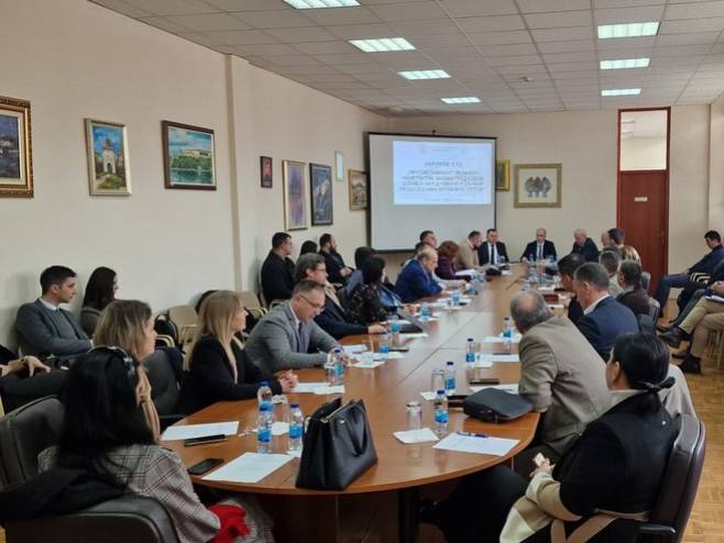 Округли сто у Палама (Фото: instagram.com/ministarstvo_ntvo) Округли сто у Палама (Фото: instagram.com/ministarstvo_ntvo) -