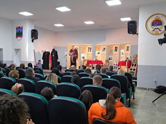 У Рибнику представа "Патријарх Павле-бити човјек међу људима и нељудима" - Фото: СРНА