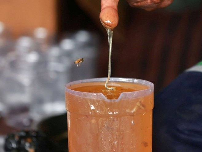 Мед (Фото: EPA-EFE/FAROOQ KHAN/илустрација) - 