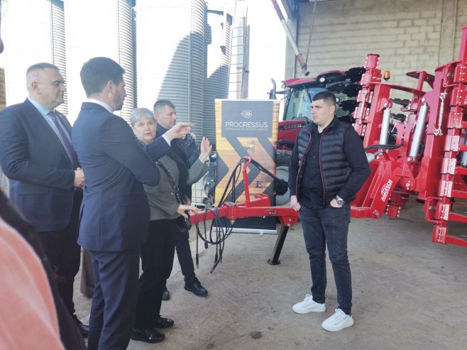 Левент Мађар у посјети Трошељима - Фото: РТРС