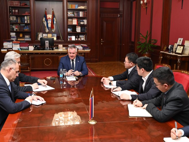 Премијер Српске са представницима кинеске компаније Шандонг о ауто-путу Бањалука-Приједор Премијер Српске са представницима кинеске компаније Шандонг о ауто-путу Бањалука-Приједор - Фото: Уступљена фотографија