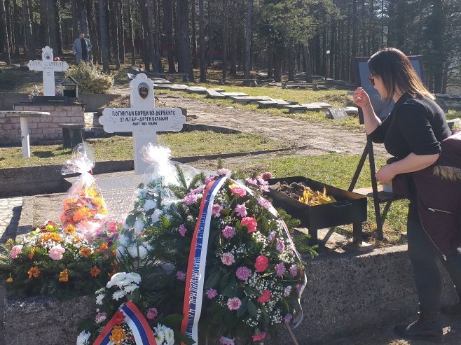 Polaganje vijenaca u Vlasenici (Foto: SRNA)