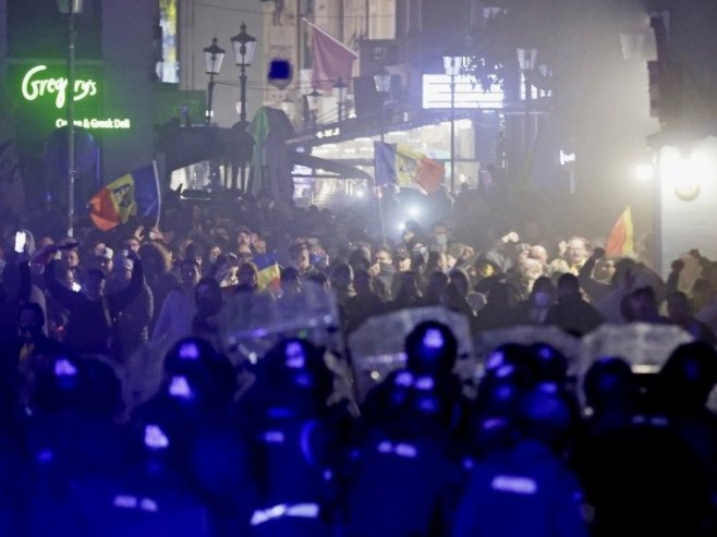 Протести у Букурешту (Фото: EPA-EFE/ROBERT GHEMENT) Протести у Букурешту (Фото: EPA-EFE/ROBERT GHEMENT) -
