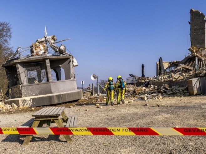 Срушио се Вилхеминин торањ (Фото: EPA-EFE/MARCEL VAN HOORN) Срушио се Вилхеминин торањ (Фото: EPA-EFE/MARCEL VAN HOORN) -