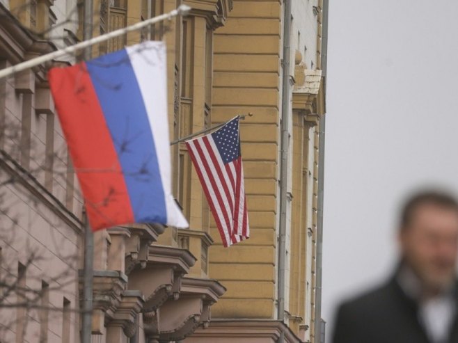 Руска и америчка застава (Фото: EPA/SERGEI ILNITSKY) Руска и америчка застава (Фото: EPA/SERGEI ILNITSKY) -