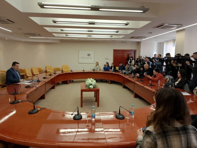 Стевандић са новинарима о актуелној политичкој ситуацији Стевандић са новинарима о актуелној политичкој ситуацији - Фото: РТРС