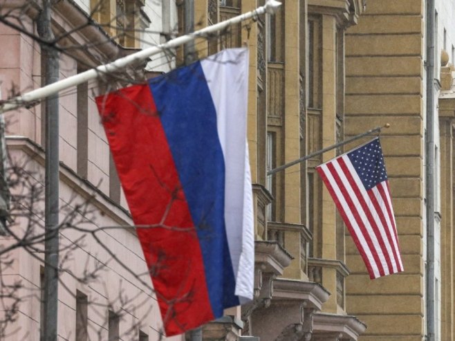 Руска и америчка застава (Фото: EPA/MAXIM SHIPENKOV) Руска и америчка застава (Фото: EPA/MAXIM SHIPENKOV) -