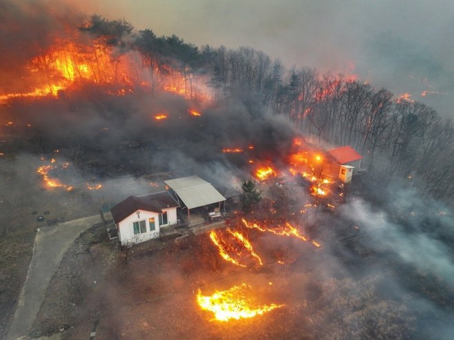 Ватра (Фото: EPA-EFE/YONHAP SOUTH KOREA OUT/илустрација) Ватра (Фото: EPA-EFE/YONHAP SOUTH KOREA OUT/илустрација) -