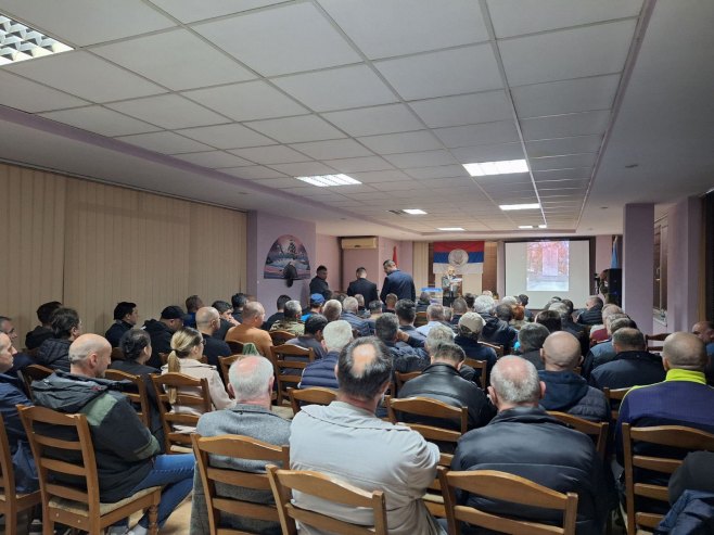 Шамац - одржана пројекција документарног филма "Прича поносног пука" Шамац - одржана пројекција документарног филма "Прича поносног пука" - Фото: СРНА