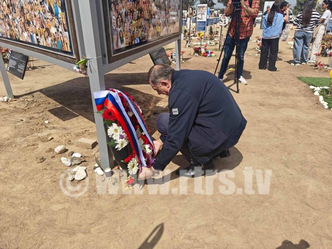 Милорад Додик одаје почаст жртвама (Фото: РТРС)