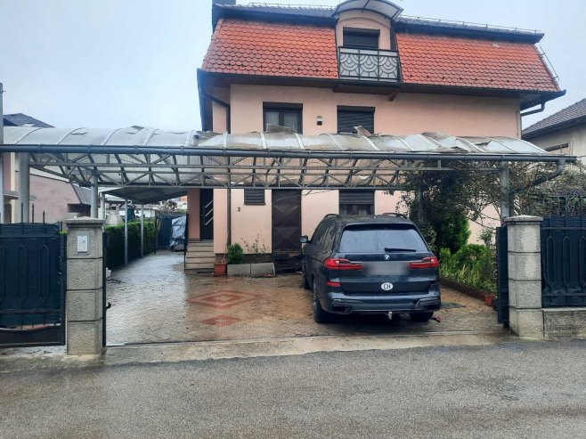 Кућа на коју је бачена бомба Кућа на коју је бачена бомба - Фото: РТРС