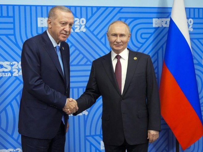 Путин и Ердоган разговарали телефоном: Анкара спремна да буде домаћин преговора о Украјини