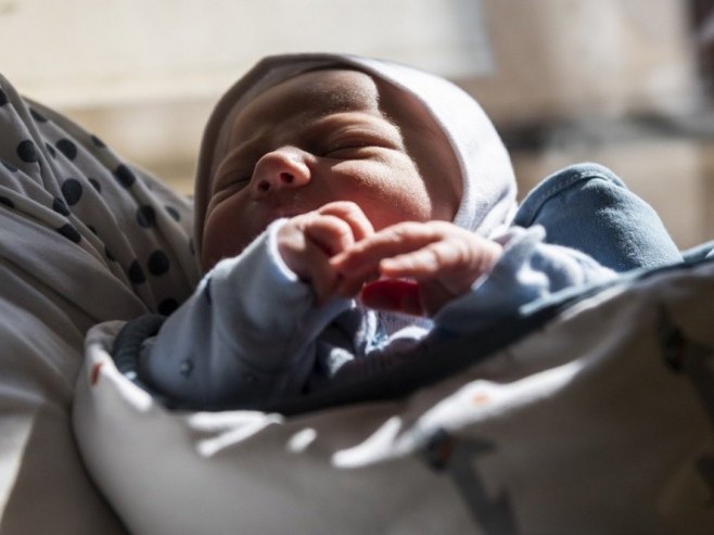 Беба (Фото: EPA-EFE/Peter Komka HUNGARY OUT/илустрација) - 