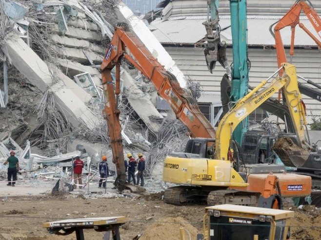 Мјанмар - потрага за несталима испод рушевина (Фото: EPA-EFE/NARONG SANGNAK) - 