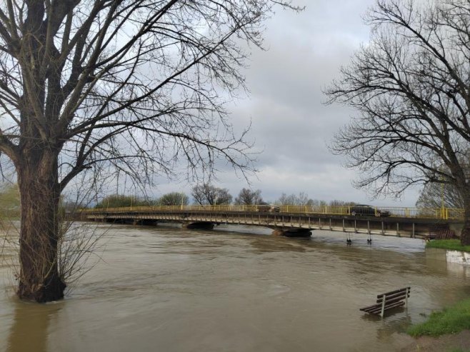 Сана стагнира, Гомјеница опада