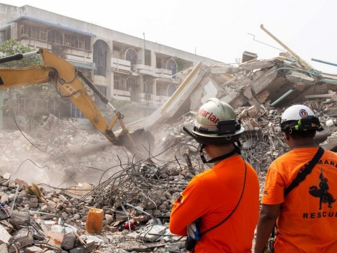 Потрага за преживјелима (Фото: EPA-EFE/STRINGER) Потрага за преживјелима (Фото: EPA-EFE/STRINGER) -