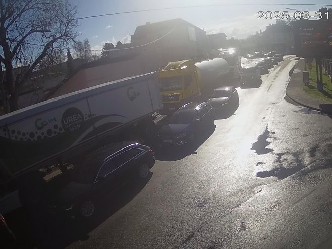 Гранични прелаз Градишка – излаз из Српске (фото: ams-rs.com) - 