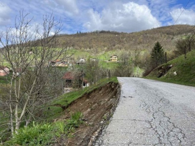 Клизиште у бањалучком насељу Јагаре Клизиште у бањалучком насељу Јагаре - Фото: РТРС