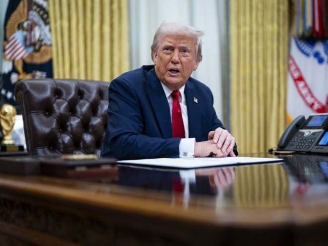 Доналд Трамп (фото: EPA-EFE/ALEXANDER DRAGO) - 