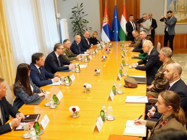 Вучић, Гашић и Мојсиловић са Салаи-Бобровницким (фото: TANJUG/ VLADIMIR ŠPORČIĆ) - 