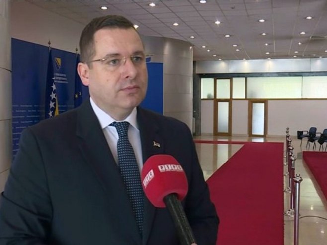 Ковачевић: Нешковић и Вуковић своје фотељице ставили испред запослених у институцијама БиХ