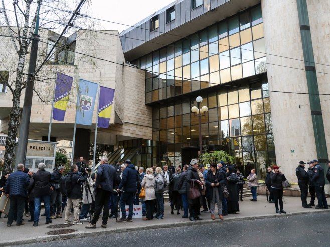 Протест испред Парламента ФБиХ, Сарајево - Фото: СРНА