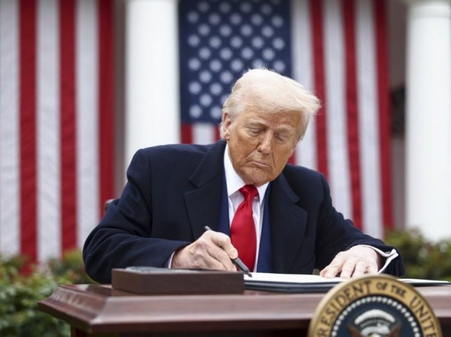 Доналд Трамп (Фото: EPA/JIM LO SCALZO / POOL) - 