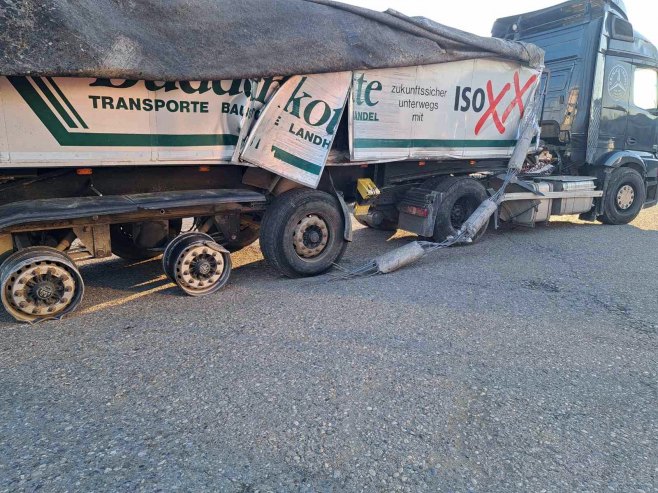 Оштећени камион - Фото: РТРС