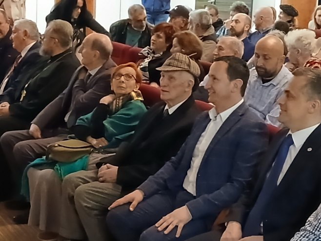 Требиње, одржано вече Матије Бећковића (Фото: РТРС)