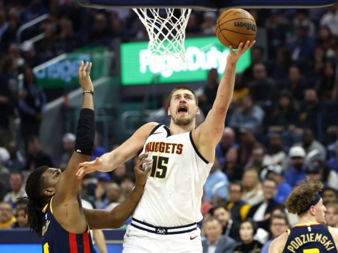 Никола Јокић (фото: EPA-EFE/JOHN G. MABANGLO SHUTTERSTOCK OUT) - 