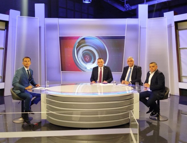 Гости емисије Други угао - Фото: РТРС