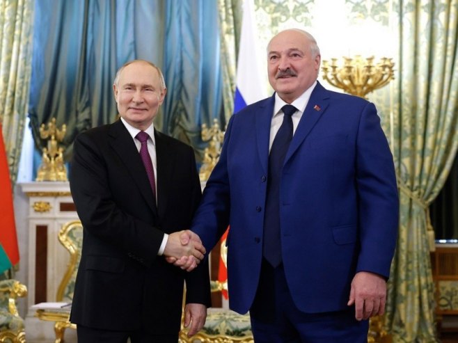 Путин и Лукашенко (фото: EPA-EFE/MAXIM SHEMETOV) - 