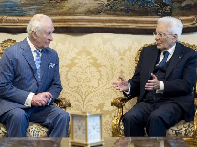 Краљ Чарлс са Матарелом (Фото: EPA-EFE/PAOLO GIANDOTTI/QUIRINAL PALACE) - 